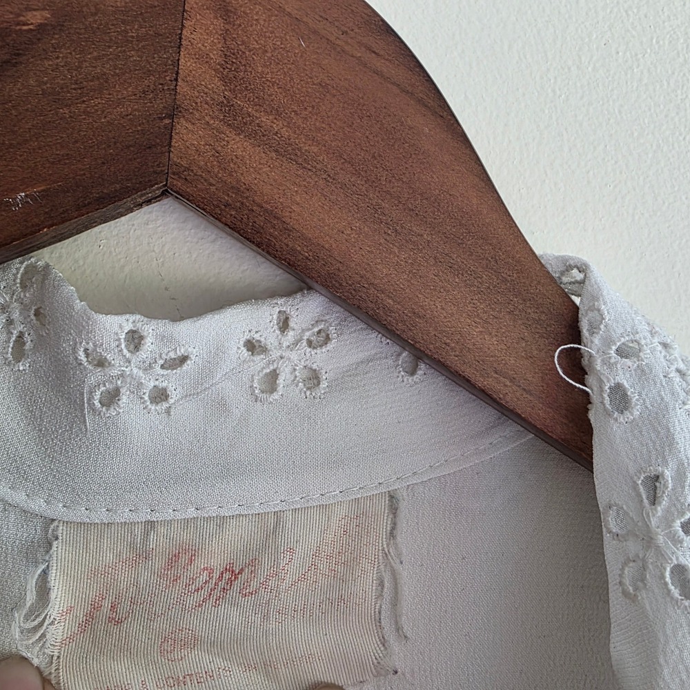 Vintage Union Made White Eyelet Lace Blouse Coquette Pearl Button Top USA Made - Picture 8 of 10